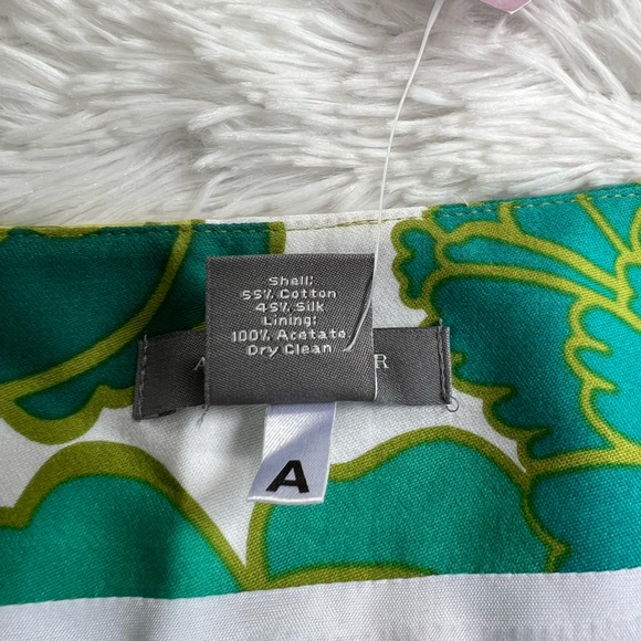 Ann Taylor Petites Flower Pattern Front Pleated Skirt - Picture 4 of 5